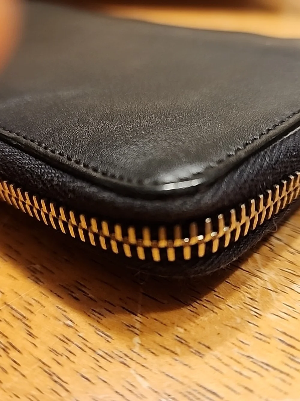 Saint Laurent studded zip-around long wallet made of black leather - Picture 5 of 16